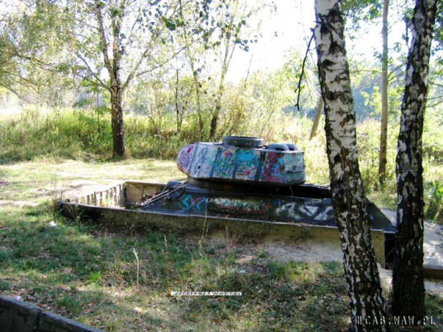 Widok drugiego czołgu na poligonie WAT